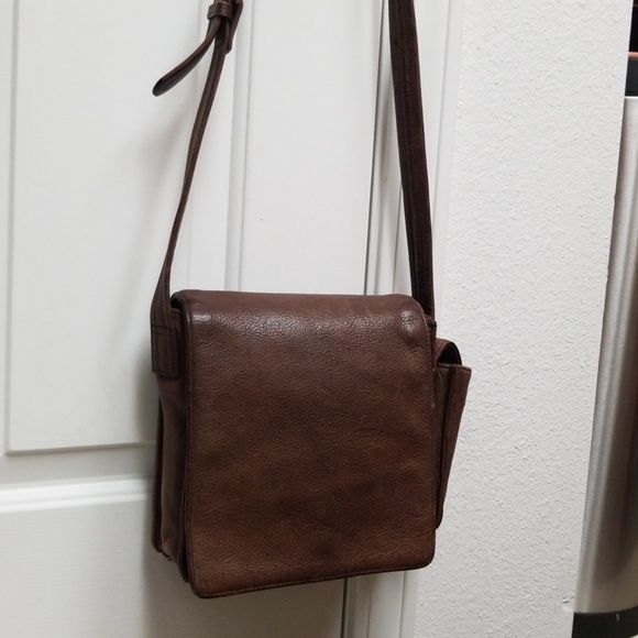 Vintage Handbags - Brown Leather CHARTER CLUB crossbody messenger bag